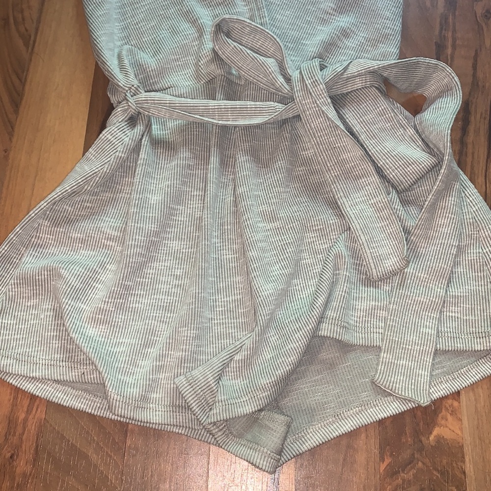 Romper - Picture 3 of 4